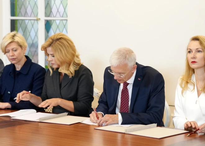 Topošā koalīcija parakstījusi sadarbības līgumu un valdības deklarāciju