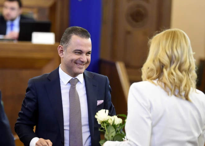 Abu Meri plāno praktizēt kā mediķis arī ministra pilnvaru termiņa laikā