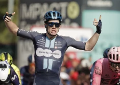 Itāļu velobraucējs uzvar "Vuelta a Espana" 19. posma sprinta finišā