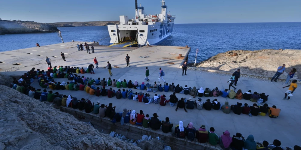 Itālija aicina bloķēt Ziemeļāfriku, lai apturētu migrantu cunami