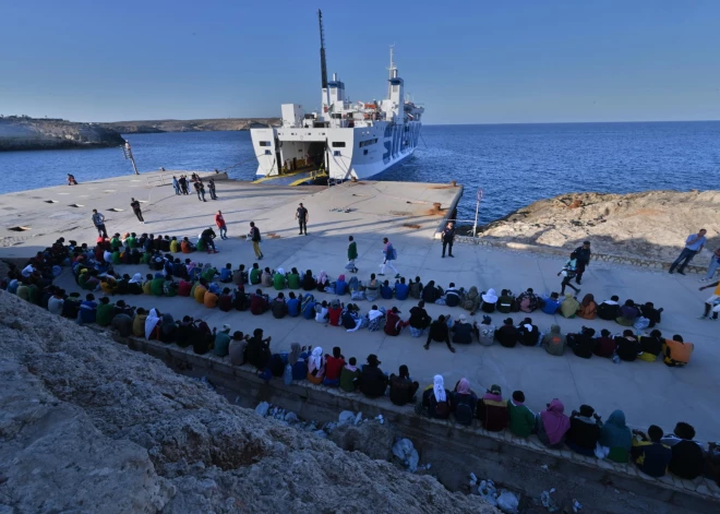 Itālija aicina bloķēt Ziemeļāfriku, lai apturētu migrantu cunami