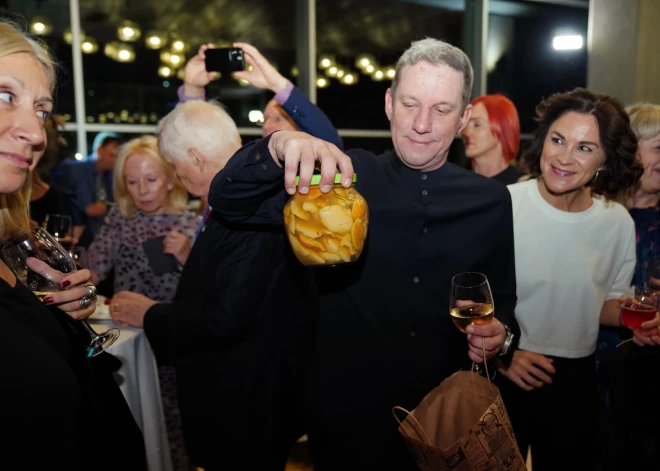 "Afterparty" pasākums pēc Džona Malkoviča iestudējuma "Leopoldštate" pirmizrādes Dailes teātrī (foto: Mārtiņš Ziders)