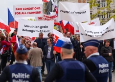 Polijas, Ungārijas, Slovākijas un Rumānijas lauksaimnieku pārstāvji rīko protesta akciju Briselē