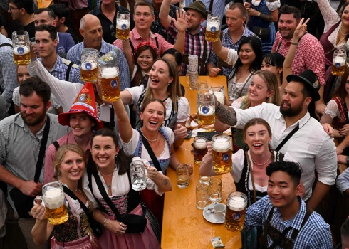 Sasodīti dārgs miestiņš, taču gaidīti svētki — Minhenē atkal valda "Oktoberfest"!