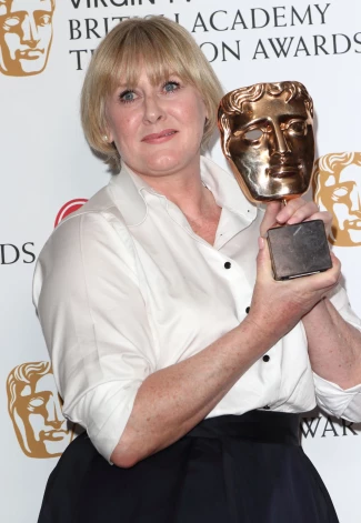 Sāra ar "Virgin TV British Academy Television Awards" balvu.