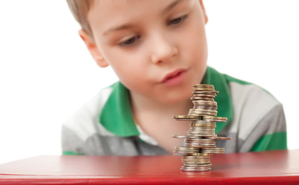 Не разгуляешься: стало известно, сколько карманных денег дают латвийцы ...