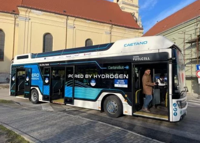 Ar ūdeņradi darbināmais autobuss dosies tūrē pa Latviju