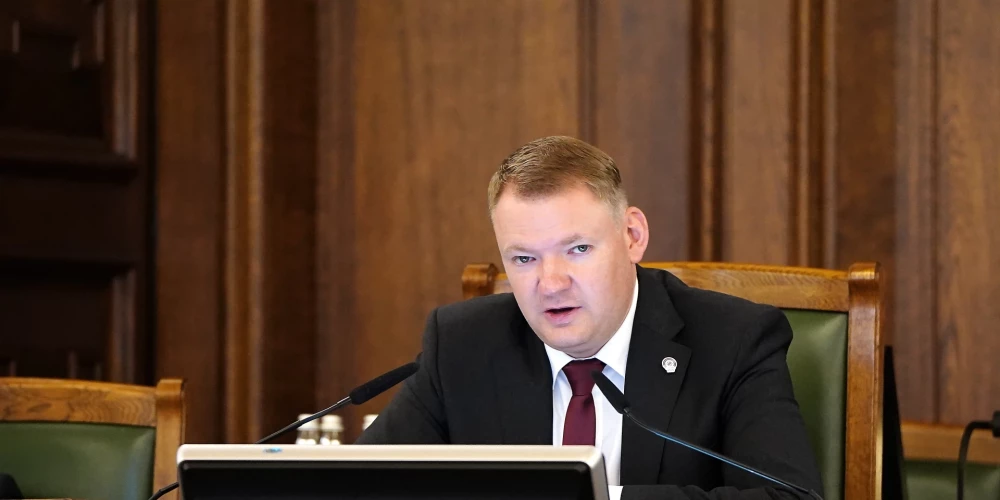 Jaunās koalīcijas politiķi rosina no Saeimas priekšsēdētāja amata atsaukt Smiltēnu

