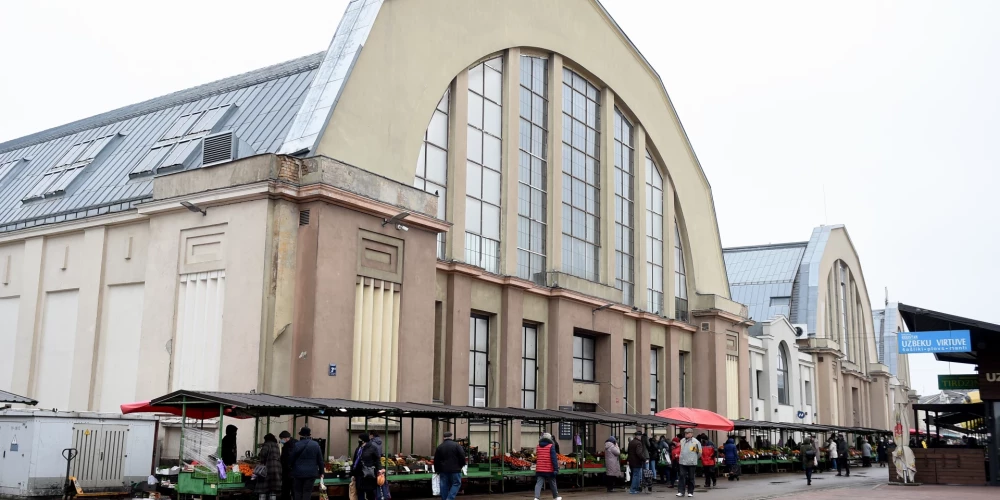 Par vairāk nekā pusmiljonu eiro nomainīs Rīgas Centrāltirgus sakņu paviljona jumtu
