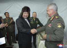 Ziemeļkorejas Kims atgriežas ar dāvanām no Krievijas