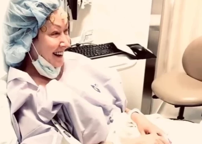 "Я борюсь за жизнь каждый день": звезда "Зачарованных" вышла в свет после новостей о том, что онкология дала метастазы в мозг