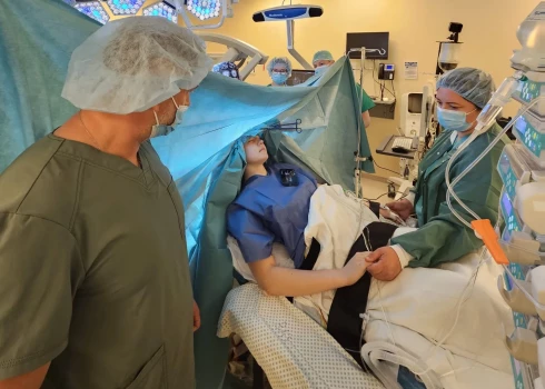 "Ей пришлось очнуться во время операции на мозге": история уникальной операции, проведенной в Детской больнице