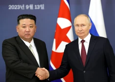 Aiz propagandas priekškara: krievi milzu sajūsmā par kvēlo draudzību ar spēcīgo un brīvo Ziemeļkoreju