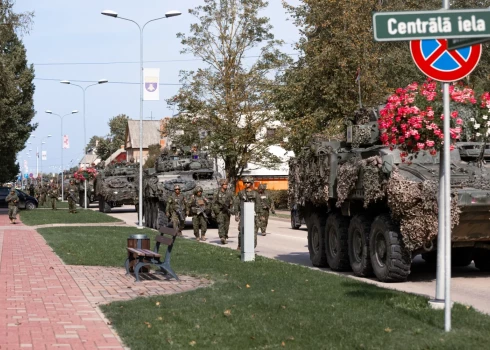 ФОТО: началась активная фаза Namejs 2023 - латвийцы все чаще будут видеть на улицах армейскую технику и солдат