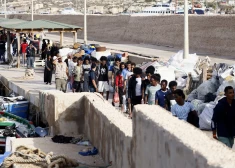 Francija atsakās uzņemt migrantus no Lampedūzas
