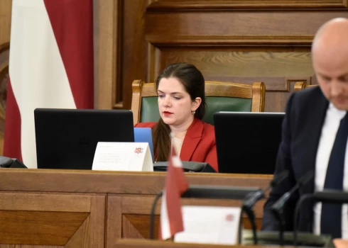 Ņenaševu ievēlē Saeimas priekšsēdētāja biedra amatā
