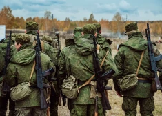 Okupanti lielāko daļu strādnieku mobilizējuši karam pret Ukrainu, otra daļa aizbēgusi. Atkritumus vienkārši nav, kam izvest.