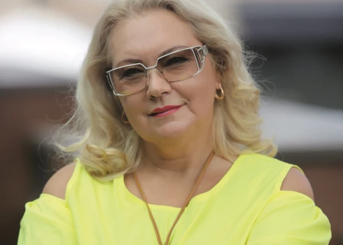 "Katrs cilvēks ir atšķirīgs. Viens līdz sirmam vecumam cenšas kāpt uz skatuves, un daudziem tas arī sanāk, bet es izvēlējos labāk palikt atmiņā ar kaut ko pozitīvu, nevis visiem spēkiem noturēties," par savu dziedātājas karjeru saka Rita Trence.