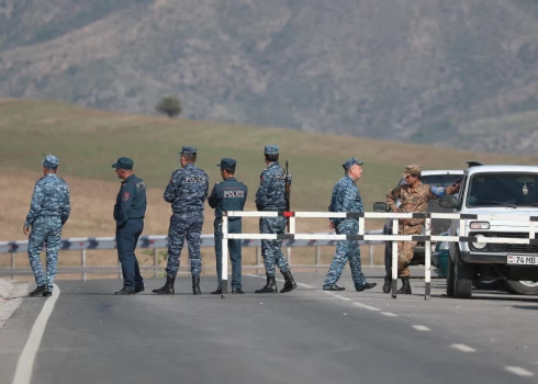 Armēņu separātisti ved sarunas par savu bruņoto vienību izvešanu no Kalnu Karabaha
