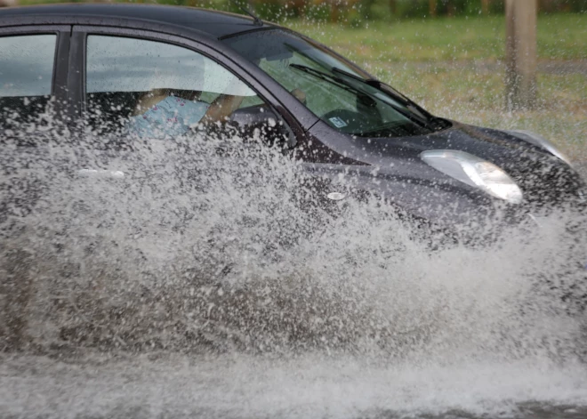 Daugavpilī diennakts laikā nolijusi gandrīz mēneša norma. Ko sola svētdiena?