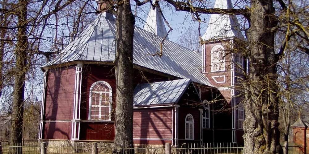 Brunavas baznīcas draudze dzen izmisumā kaimiņus