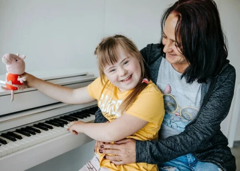 Evita ar kaunu atzīst, ka uz brīdi viņas prātā bija iezagusies doma par atteikšanos no meitas, taču viņa pārvarējusi mirklīgās šaubas un bailes un savu izvēli nav nožēlojusi ne reizi.