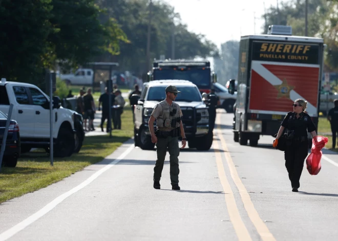 Floridā manīts krokodils ar mirušas sievietes ķermeni mutē 