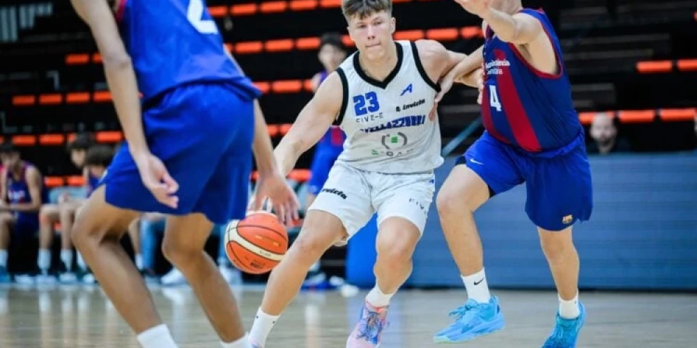 Vidēji 48,3 punkti! Jaunais latviešu basketbolists Aizpurs Itālijas klubā demonstrē fantastisku sniegumu, palīdzot apspēlēt pat "Barcelona"