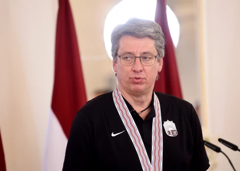 Harijs Vītoliņš atklāj, kā mainījis Latvijas hokeja izlasi, kas palīdzēja tikt pie vēsturiskās medaļas