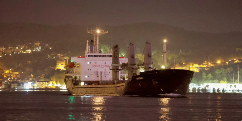 Ukrainas graudu pārvadātāji slēpj kuģus Rumānijas pusē
