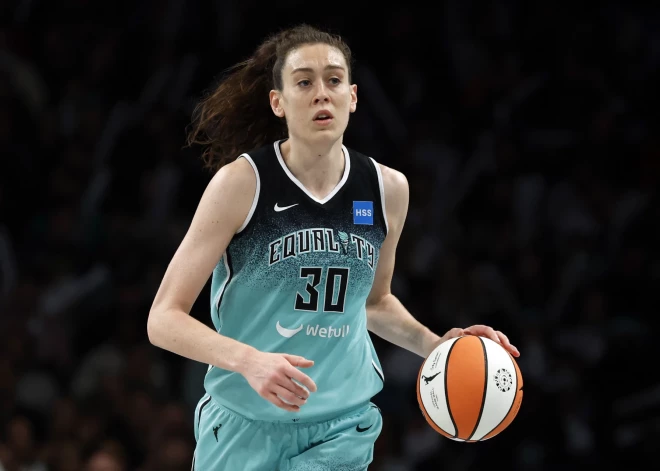 Stjuarte atzīta par WNBA sezonas vērtīgāko spēlētāju