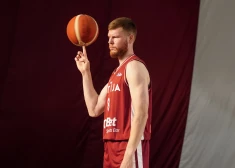 Dāvis Bertāns un Mārtiņš Lauva turpina tiesāties par aptuveni pusmiljonu eiro, ko vēlas piedzīt no basketbolista.