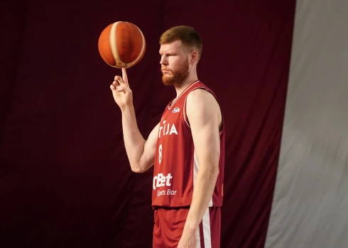 Dāvis Bertāns un Mārtiņš Lauva turpina tiesāties par aptuveni pusmiljonu eiro, ko vēlas piedzīt no basketbolista.