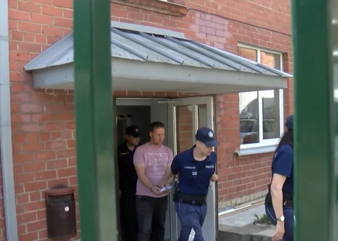 Noslepkavotās Justīnes tēvs un pamāte daļēji atzinuši vainu, taču cer uz sodu pēc "vieglāka" panta