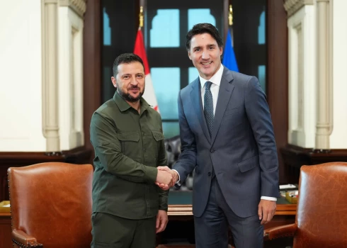 После визита Зеленского в Канаду спикер палаты общин подал в отставку, а премьер принес извинения