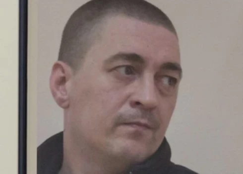 Slepkava, kurš līķi samala gaļasmašīnā, atbrīvots par karošanu Ukrainā