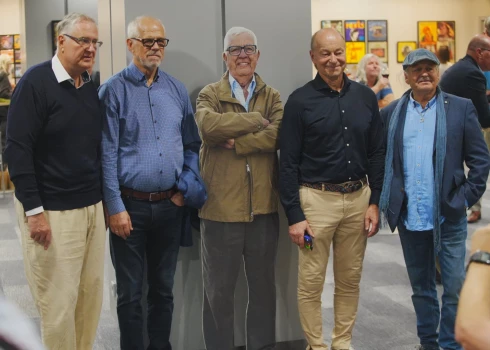 FOTO un VIDEO: viesi ierodas uz maestro Raimonda Paula daiļradei veltītās izstādes atklāšanu