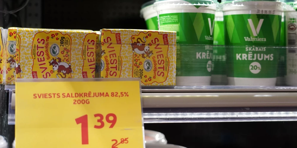 Люди предпочитают свежее мясо, хлеб, готовые продукты Rimi, молочные продукты, а также фрукты и овощи.
