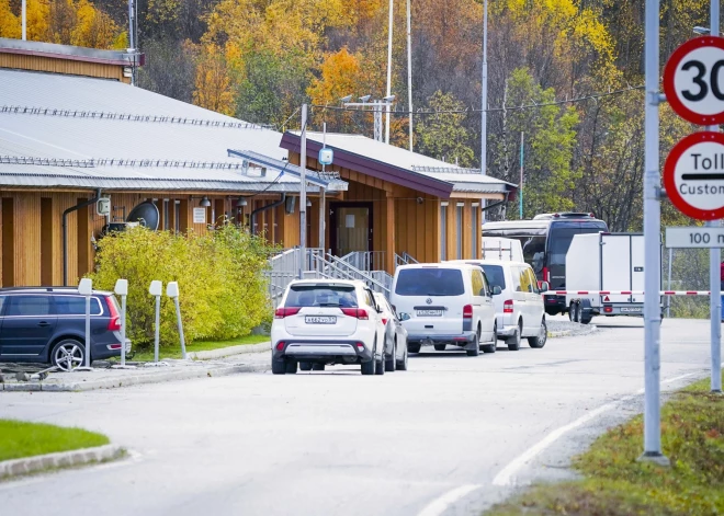 Norvēģija jaunnedēļ aizliegs iebraukt valstī Krievijā reģistrētiem auto