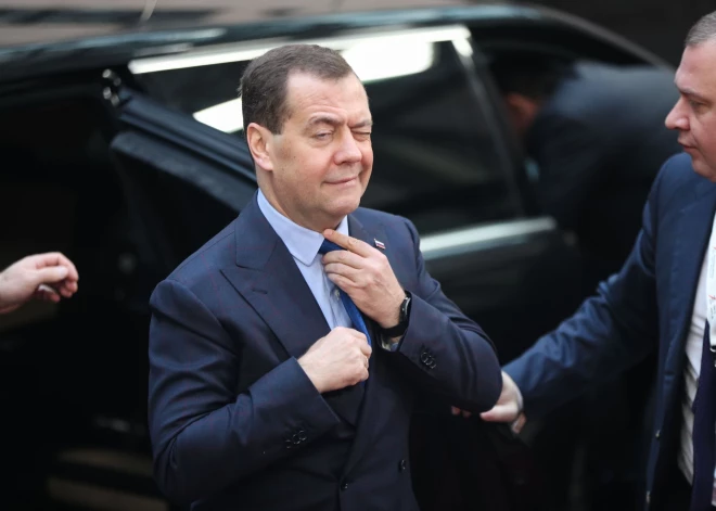 Medvedevs sola jaunu teritoriju pievienošanu Krievijai, propagandisti iet vēl tālāk