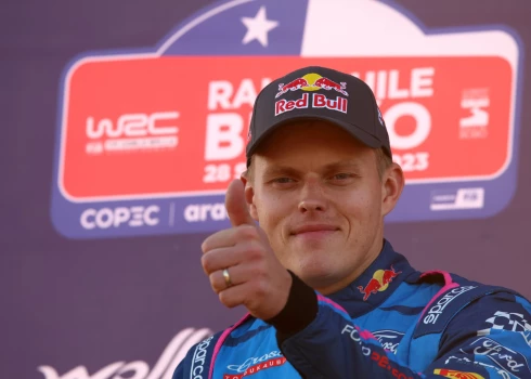 Igaunis Tenaks uzvar WRC Čīles rallijā; Lielbāržu motokrosa ekipāža pasaules čempionātu noslēdz piektajā vietā
