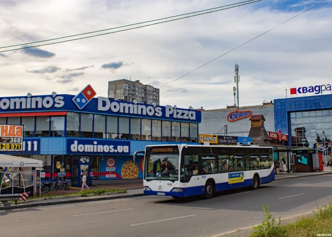 FOTO: vecais "Rīgas satiksmes" autobuss ir liels palīgs Kijivā