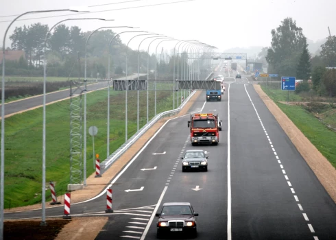 Latvijas autoceļi neatbilst lielu kravu pārvadājumu prasībām, vērtē uzņēmums