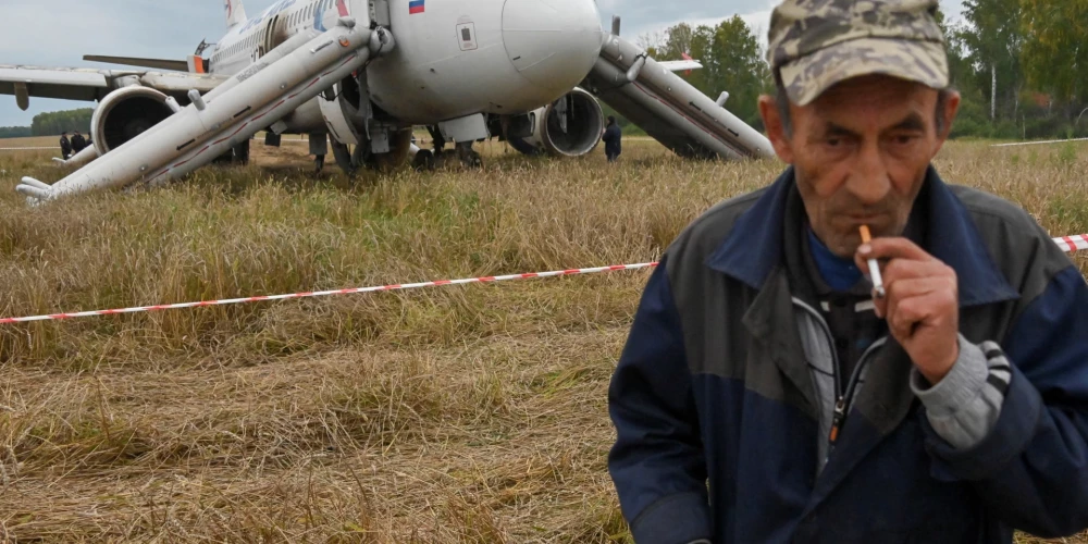 Septembrī “Uralskije avioliniji” laineris “Airbus A320” nosēdās laukā Novosibirskas apgabalā. Paveicās visiem palikt dzīviem.