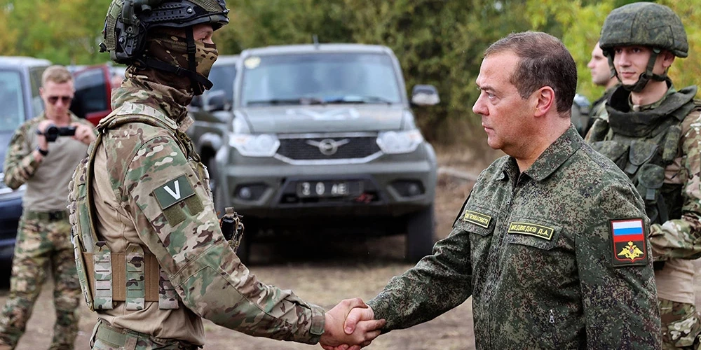 Mobilizāciju okupētajās Ukrainas teritorijās uzrauga Medvedevs