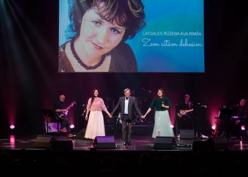 FOTO: Rēzeknē ar sirsnīgu koncertu atceras Latgales rūžeņu - Aiju Rimšu