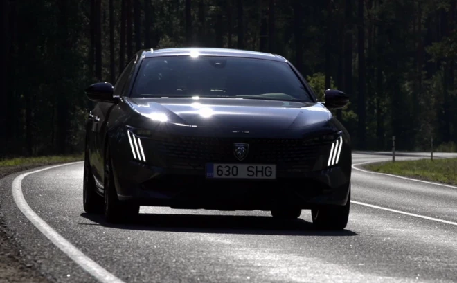  Galvenā izmaiņa ir tā, ka garo ilkņu vietā ir 3 nagu pēdas kā to sauc "Peugeot" un kopumā tas izskatās ļoti iespaidīgi.