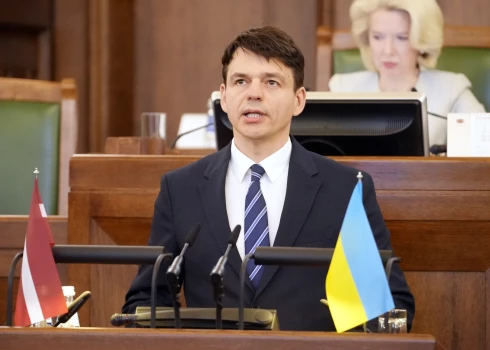 Депутат Сейма: "Минобразования по-свински заставляет молодых латышей учить русский язык!"