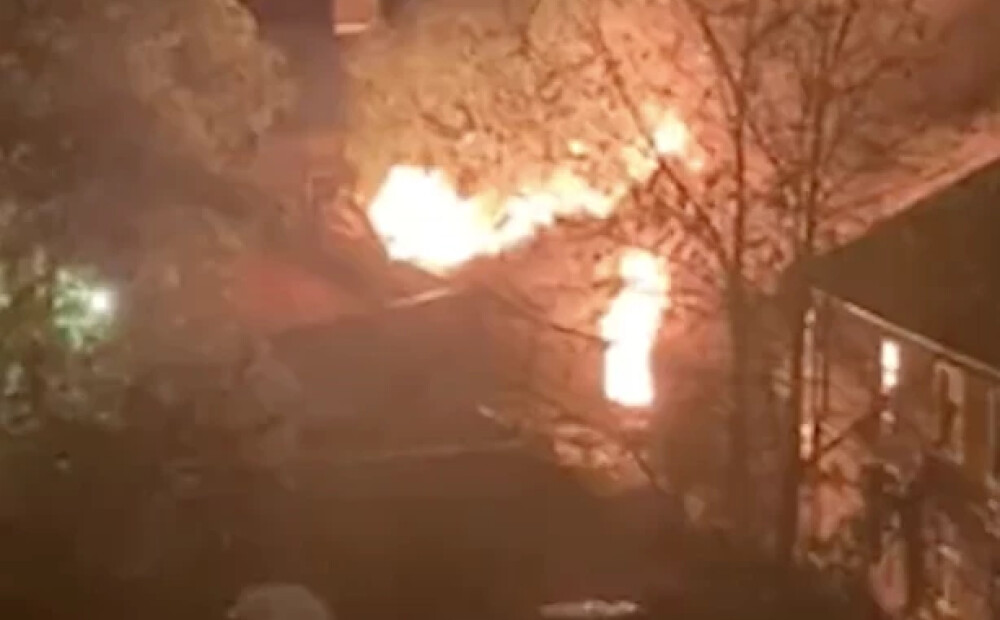 VIDEO: Cēsu ielā izcēlies ugunsgrēks; notikuma vietā strādā 29 ugunsdzēsēji glābēji