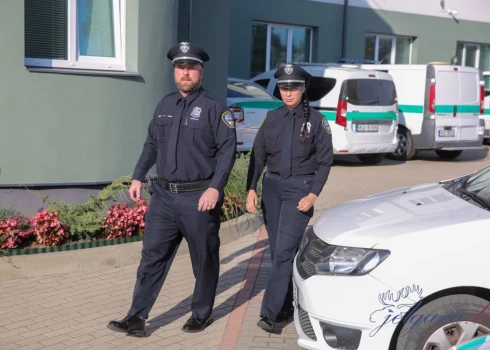Amerikāņu policisti atklāj nianses par interesantāko izsaukumu Jelgavā un to, ko domā par Latviju